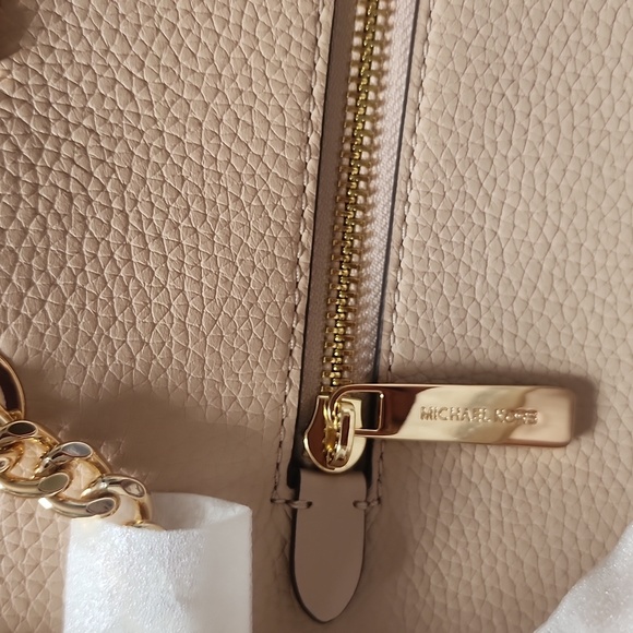 NWT Michael Kors Pebbled Leather Medium Jet Set in Buff - Picture 3 of 6